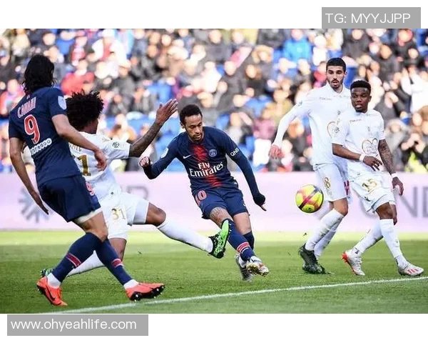 巴黎圣日耳曼与昂热上半场精彩对决回顾与分析